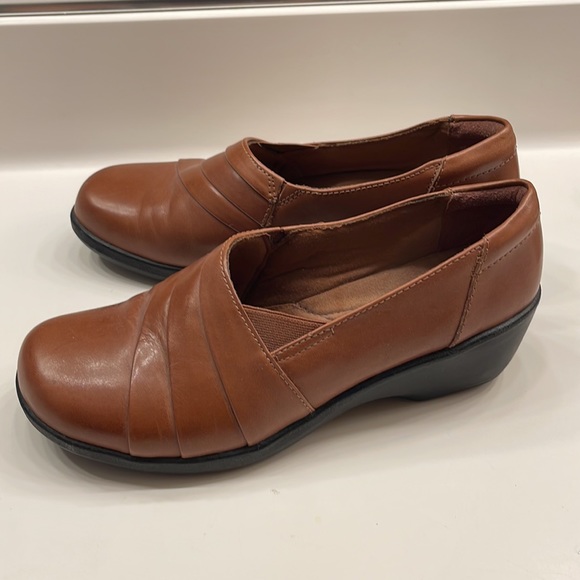 Clarks loafers size 8M - Picture 3 of 4